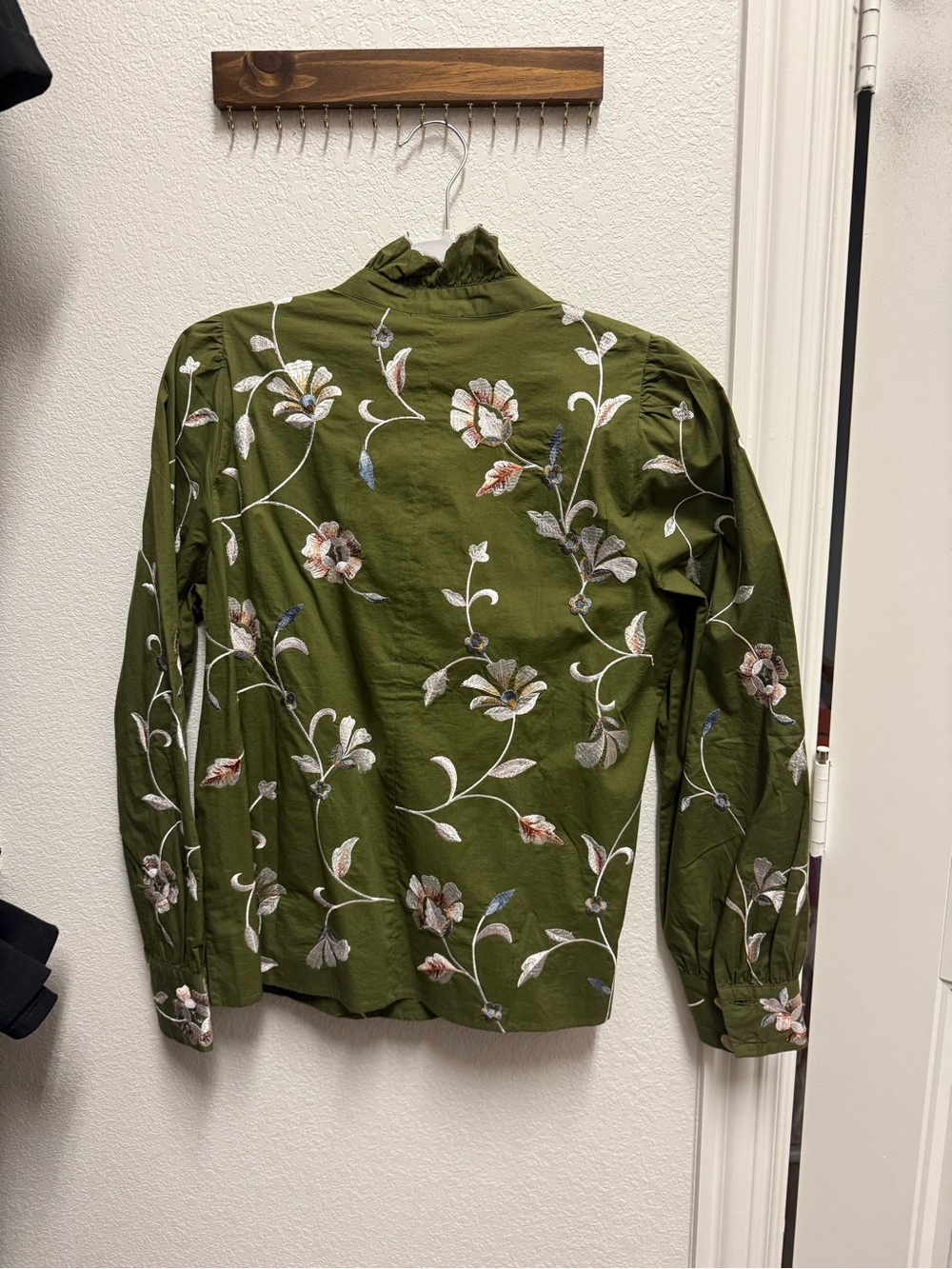 Sezane Coline Blouse in Multi-colored Flower on Khaki - Picture 6 of 11